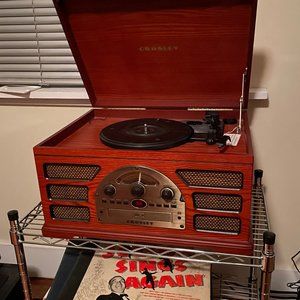 Record Player / Radio in good condition but the record part is broken